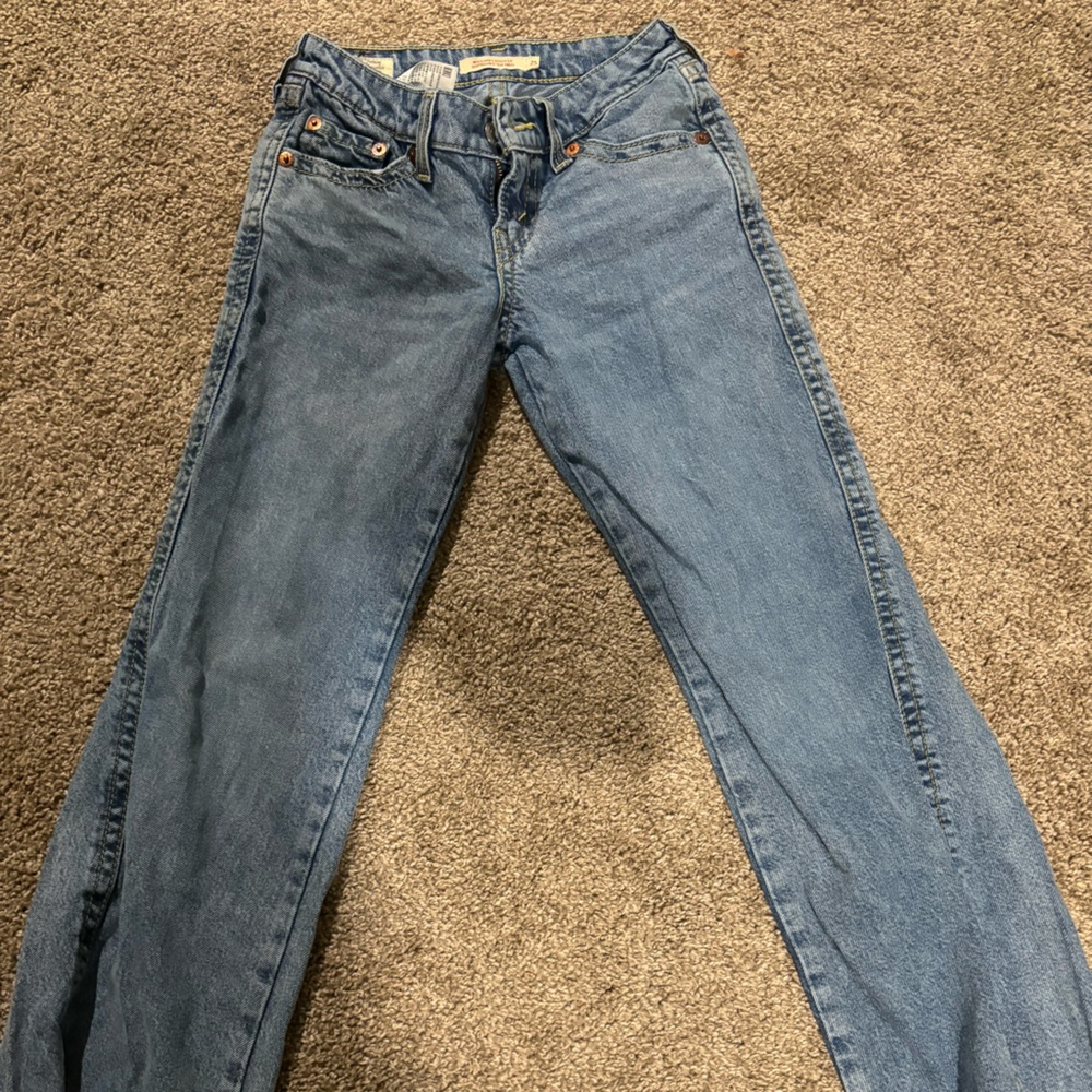 Women’s Levi’s jeans